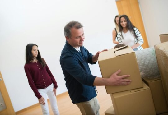 Familie, die nach Lübeck zieht