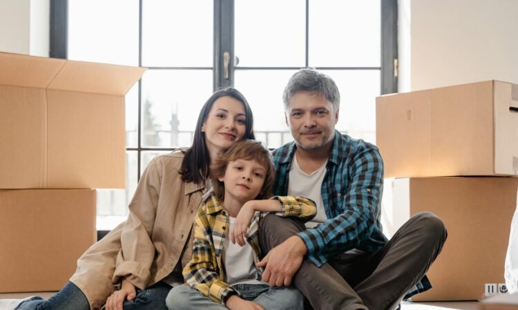 Familie nach ihrem Umzug nach Kiel